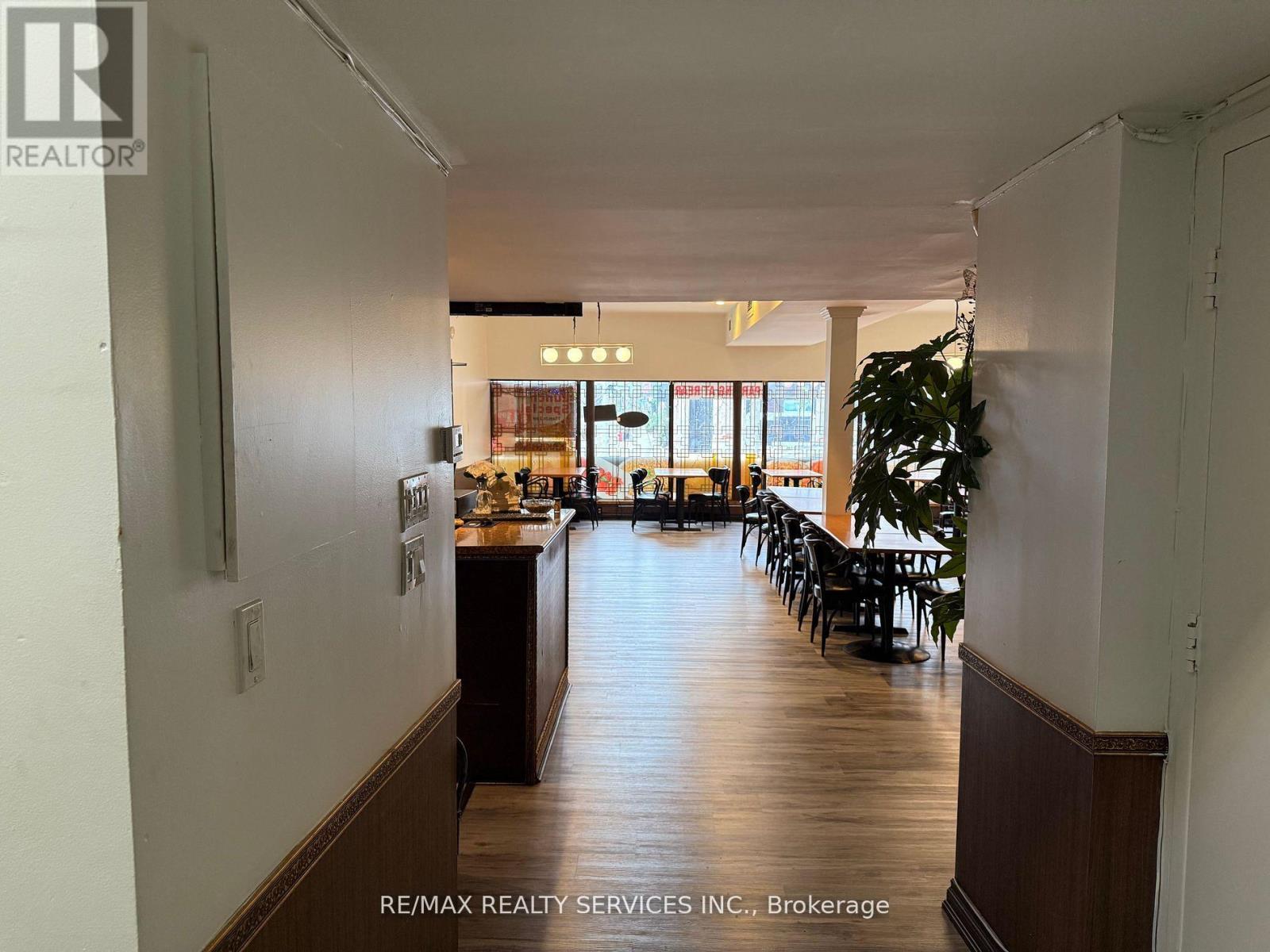 354 Main Street W, Hamilton, Ontario  L8P 1K2 - Photo 2 - X12485821