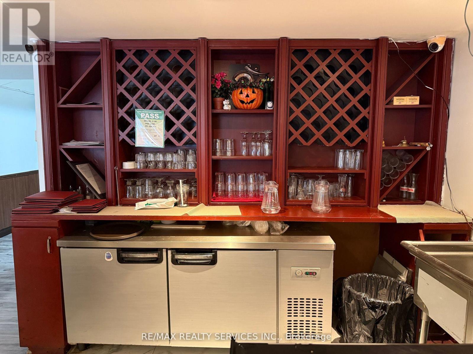 354 Main Street W, Hamilton, Ontario  L8P 1K2 - Photo 6 - X12485821