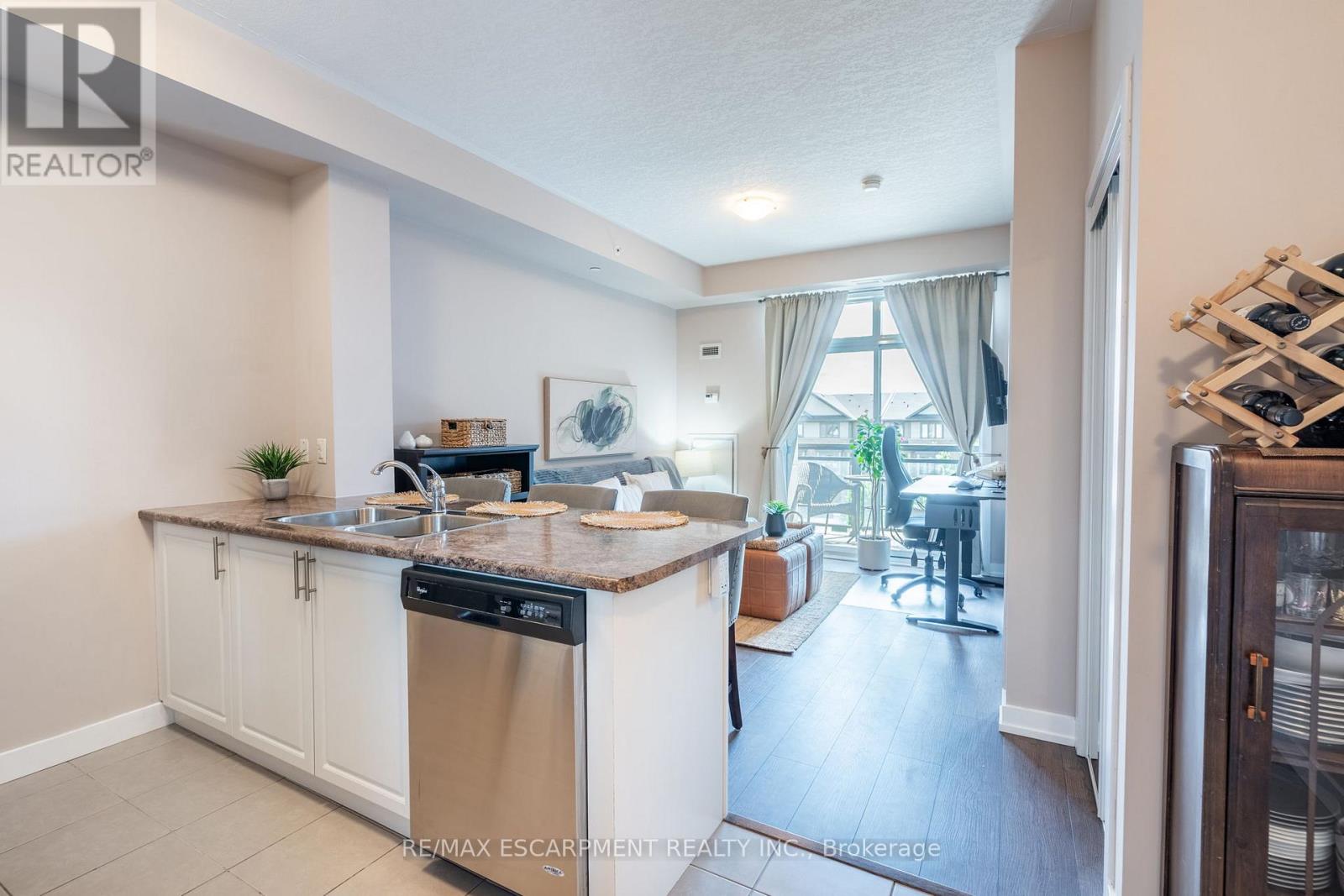 313 - 35 Southshore Crescent, Hamilton, Ontario  L8E 0J2 - Photo 9 - X12485823