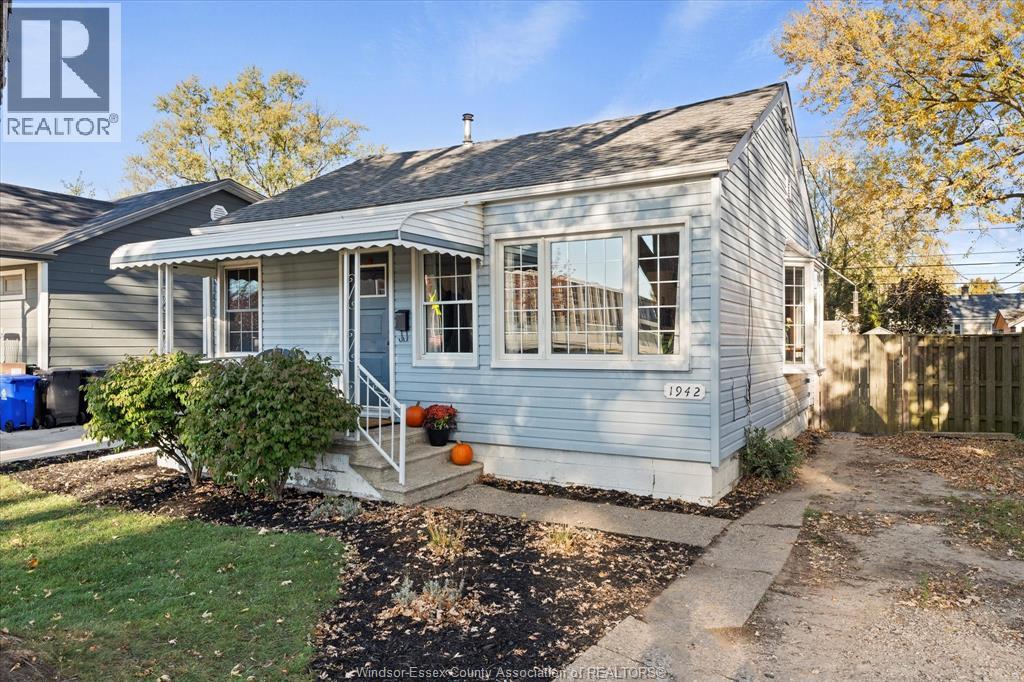1942 Bernard, Windsor, Ontario  N8W 4R5 - Photo 2 - 25027373