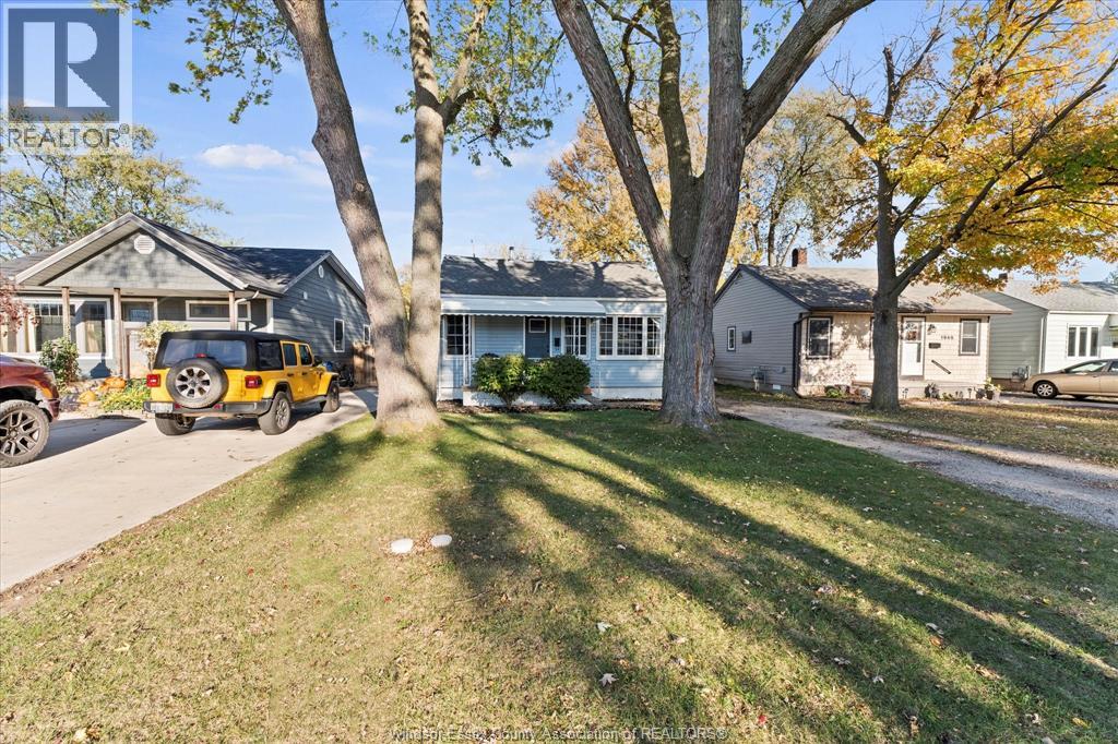 1942 Bernard, Windsor, Ontario  N8W 4R5 - Photo 3 - 25027373