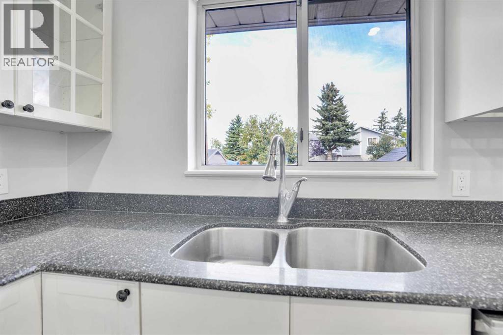 6058 Martingrove Road Ne, Calgary, Alberta  T3J 2N2 - Photo 6 - A2260647