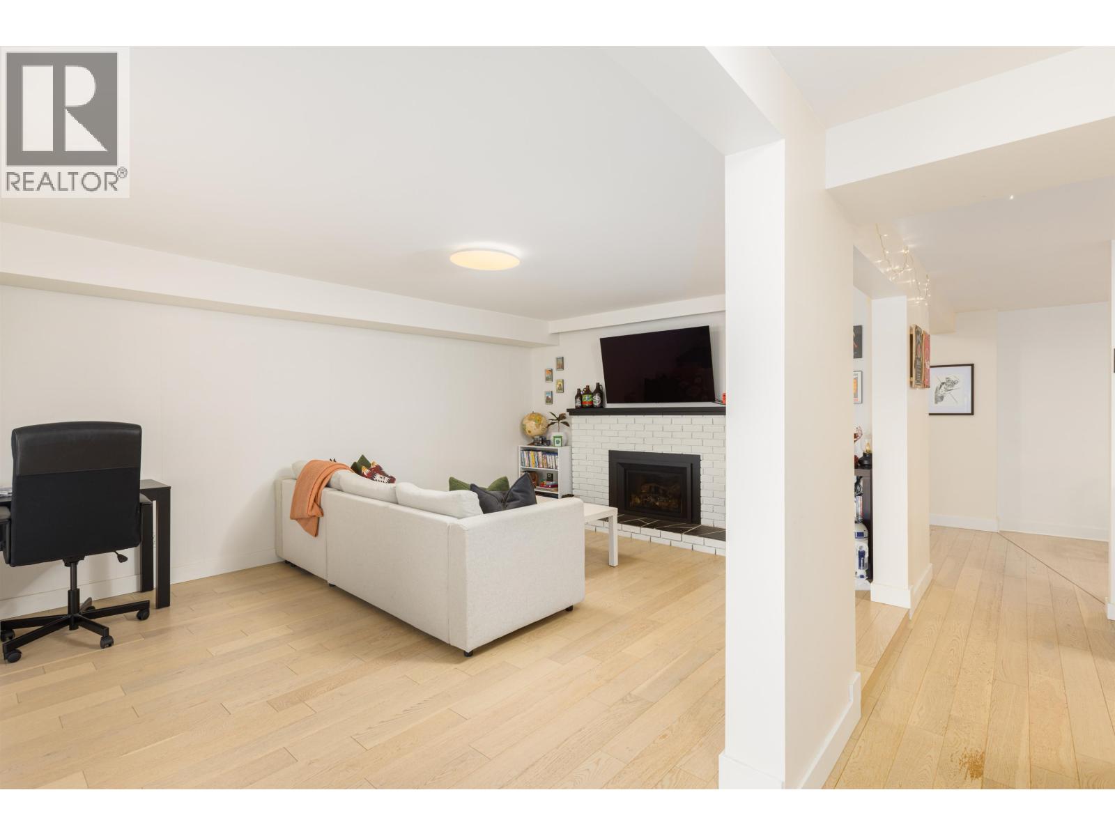 1231 Cloverley Street, North Vancouver, British Columbia  V7L 1N7 - Photo 19 - R3058441