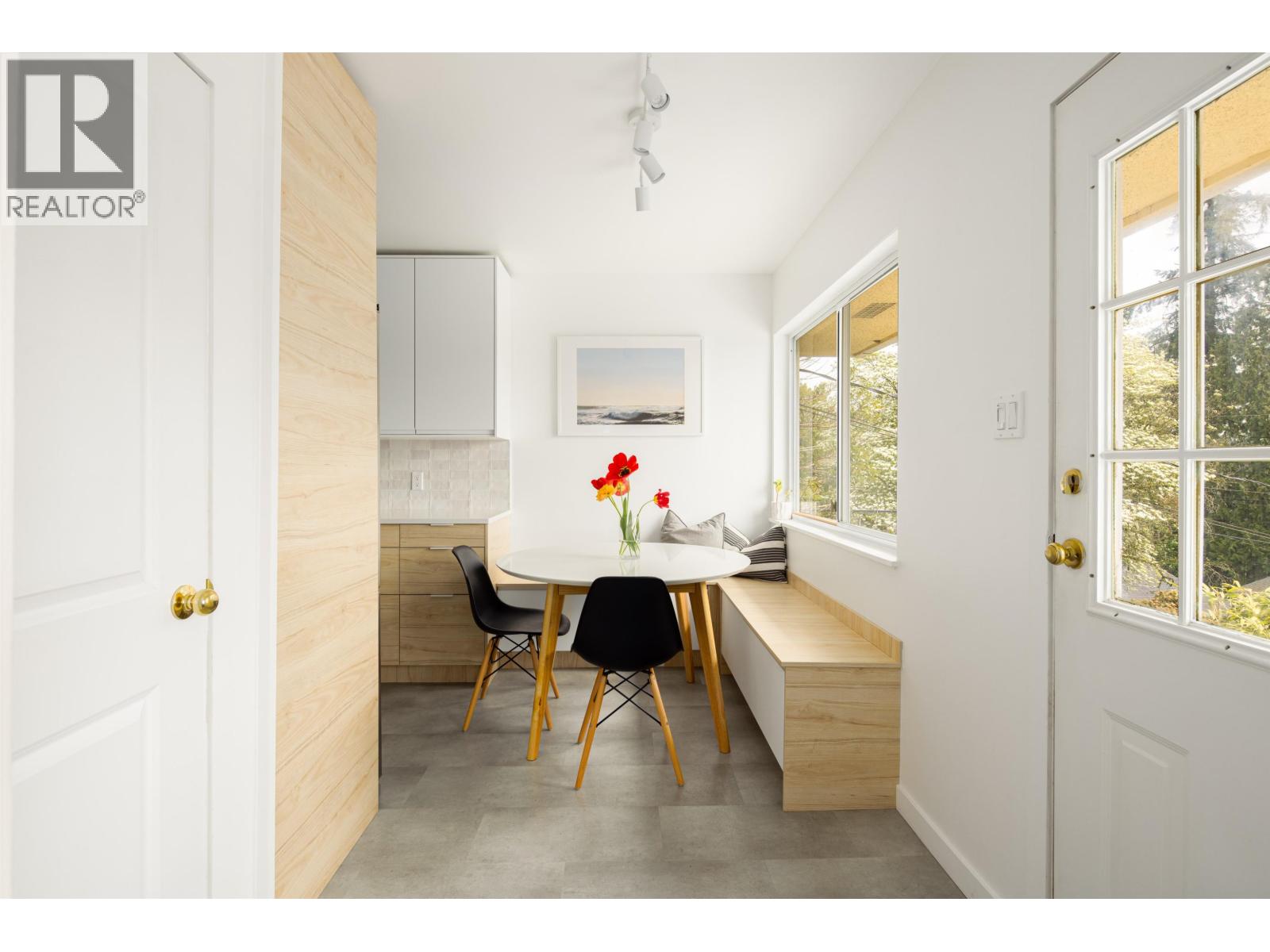 1231 Cloverley Street, North Vancouver, British Columbia  V7L 1N7 - Photo 11 - R3058441