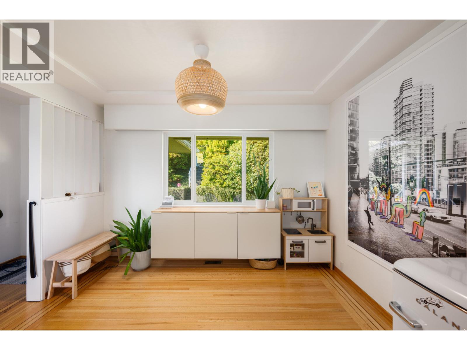 1231 Cloverley Street, North Vancouver, British Columbia  V7L 1N7 - Photo 8 - R3058441