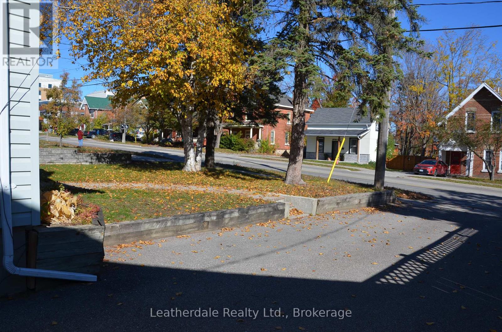 205 West Street N, Orillia, Ontario  L3V 5C7 - Photo 2 - S12486013