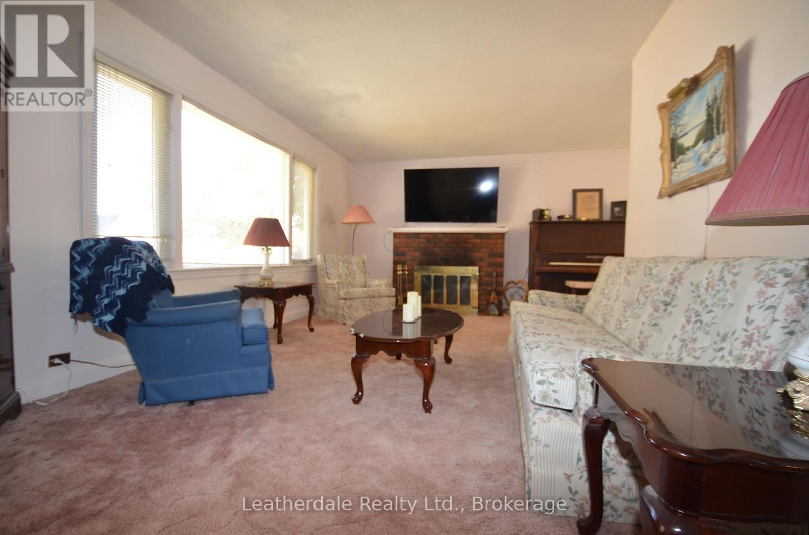 205 West Street N, Orillia, Ontario  L3V 5C7 - Photo 5 - S12486013