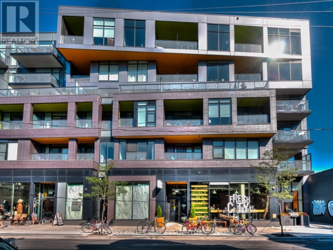 <div class="slider-price">$3,050 Monthly</div><p>217 - 109 Ossington Avenue, Toronto, Ontario</p>