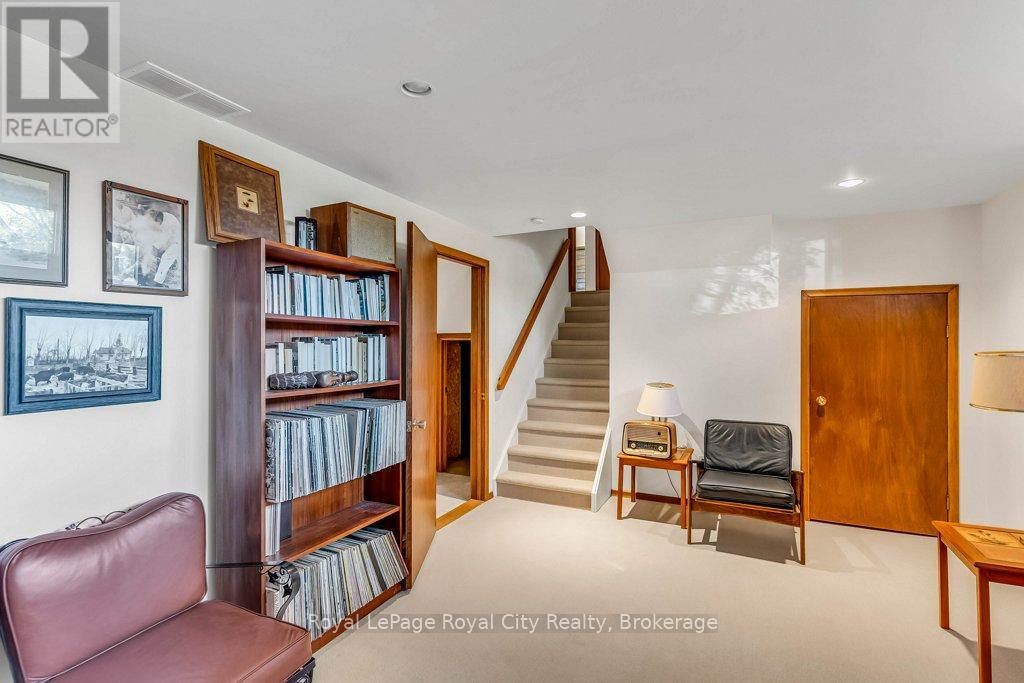 40 Keats Crescent, Guelph, Ontario  N1G 3B2 - Photo 26 - X12486016