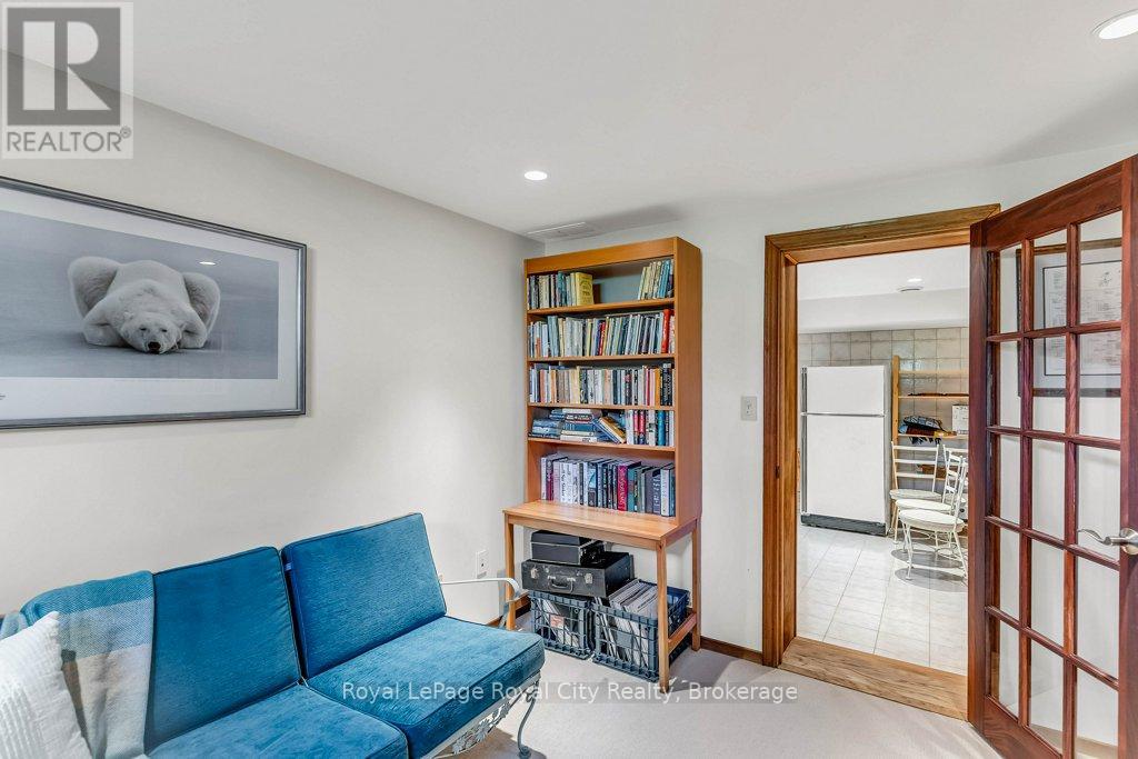 40 Keats Crescent, Guelph, Ontario  N1G 3B2 - Photo 31 - X12486016