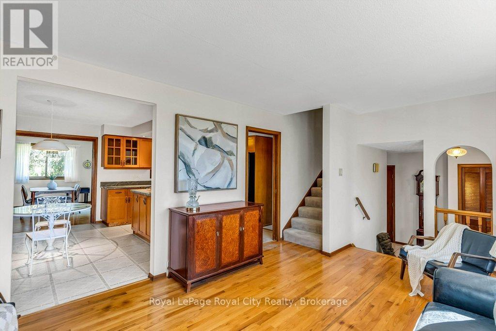 40 Keats Crescent, Guelph, Ontario  N1G 3B2 - Photo 7 - X12486016