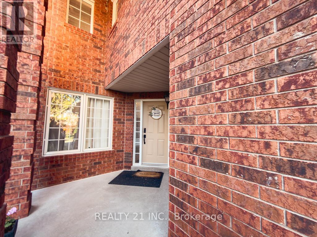 35 Markwood Crescent W, Whitby, Ontario  L1R 2S3 - Photo 2 - E12485930