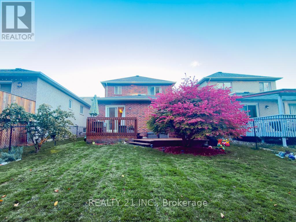 35 Markwood Crescent W, Whitby, Ontario  L1R 2S3 - Photo 4 - E12485930