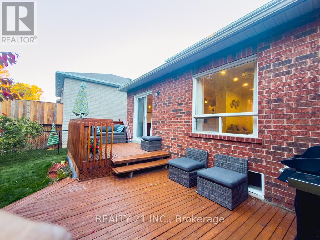 35 Markwood Crescent W, Whitby, Ontario  L1R 2S3 - Photo 5 - E12485930