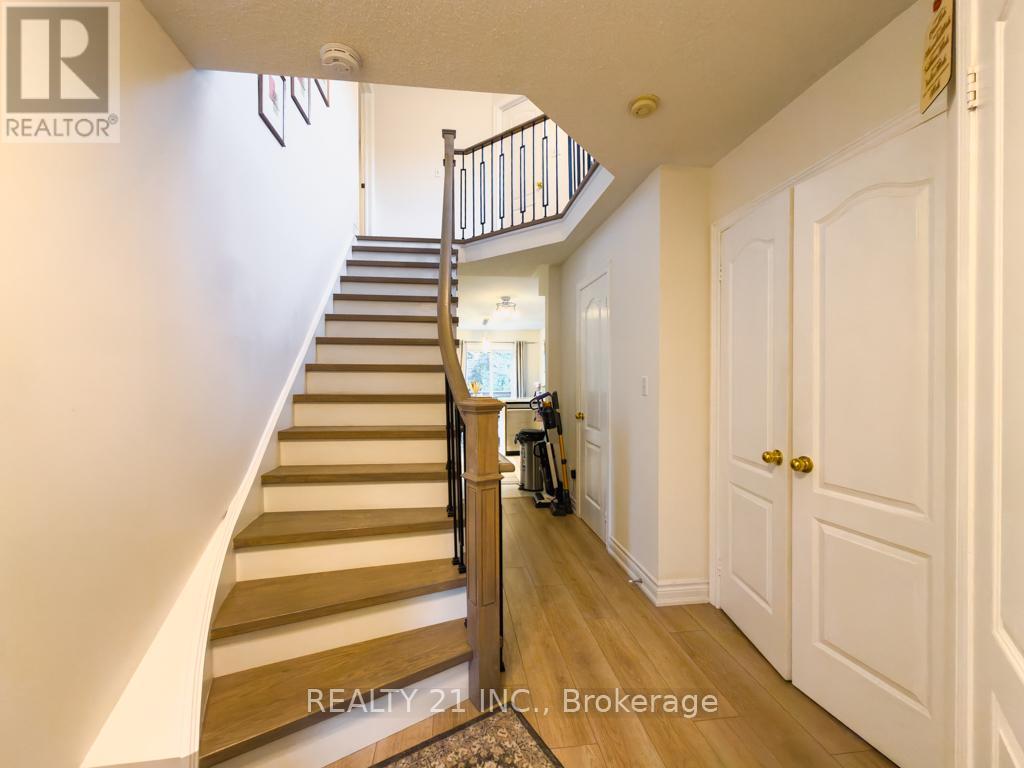 35 Markwood Crescent W, Whitby, Ontario  L1R 2S3 - Photo 9 - E12485930