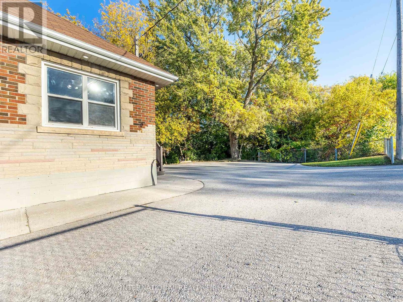 Basement - 345 Park Road S, Oshawa, Ontario  L1J 4H6 - Photo 17 - E12485973