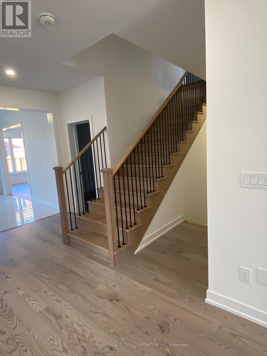 35 Brabin Circle, Whitby, Ontario  L1P 0B9 - Photo 11 - E12319751