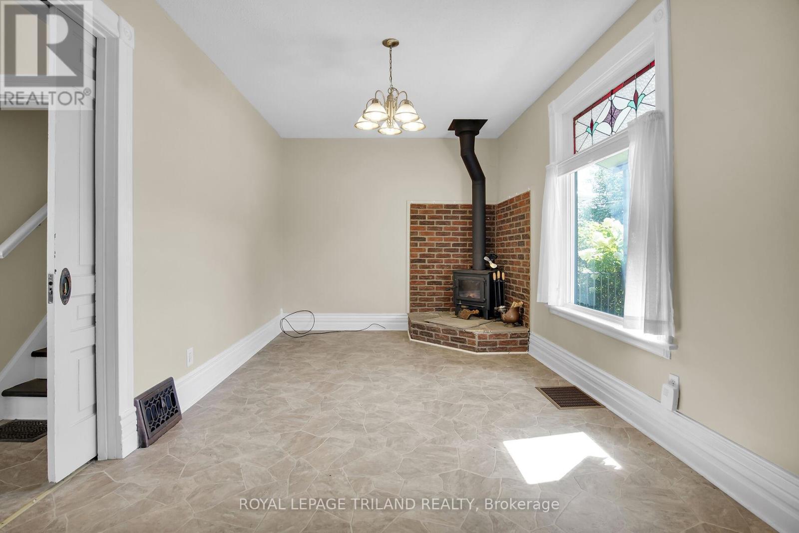 824 Stedwell Street, London East, Ontario  N5Z 1L8 - Photo 2 - X12485991