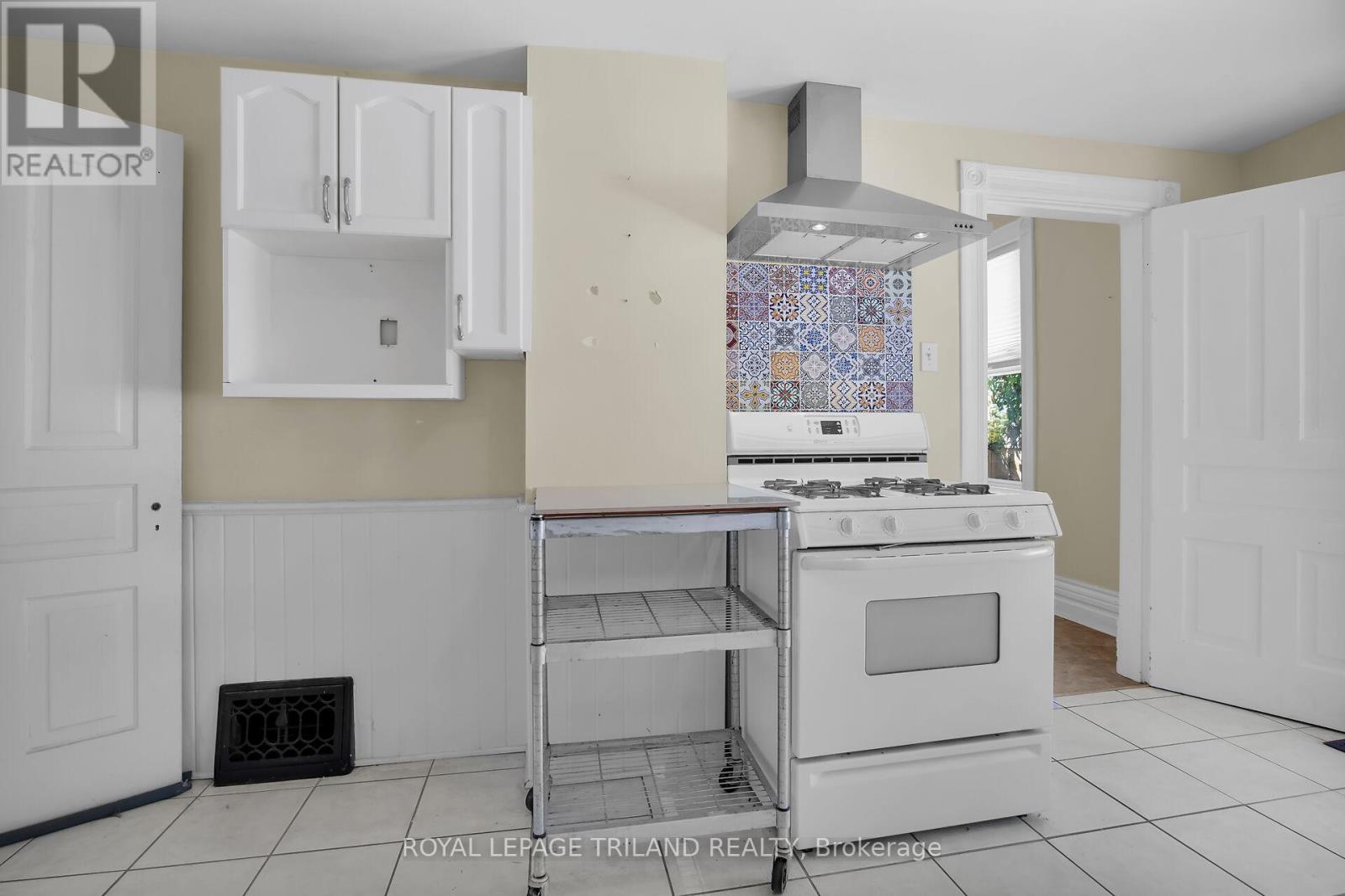 824 Stedwell Street, London East, Ontario  N5Z 1L8 - Photo 9 - X12485991