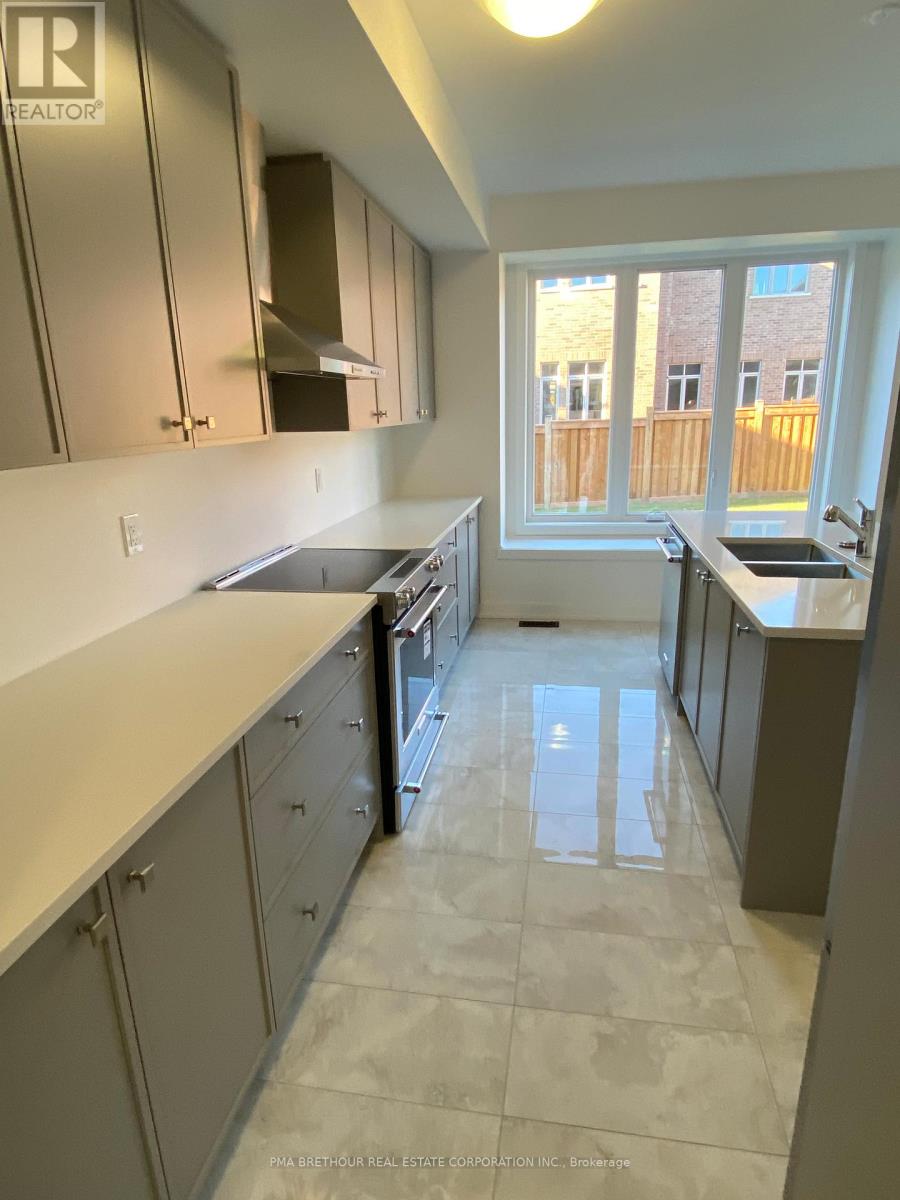 35 Brabin Circle, Whitby, Ontario  L1P 0B9 - Photo 6 - E12319751