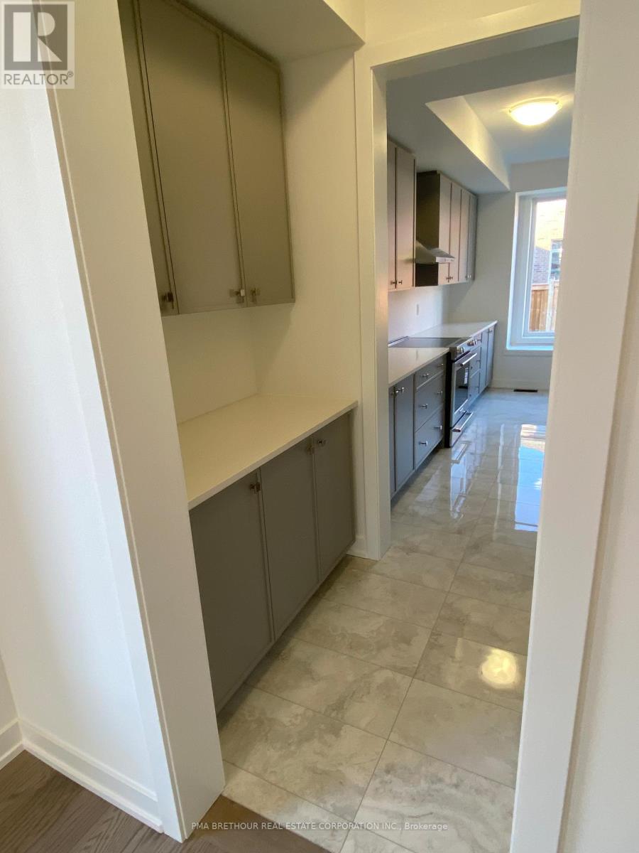 35 Brabin Circle, Whitby, Ontario  L1P 0B9 - Photo 4 - E12319751