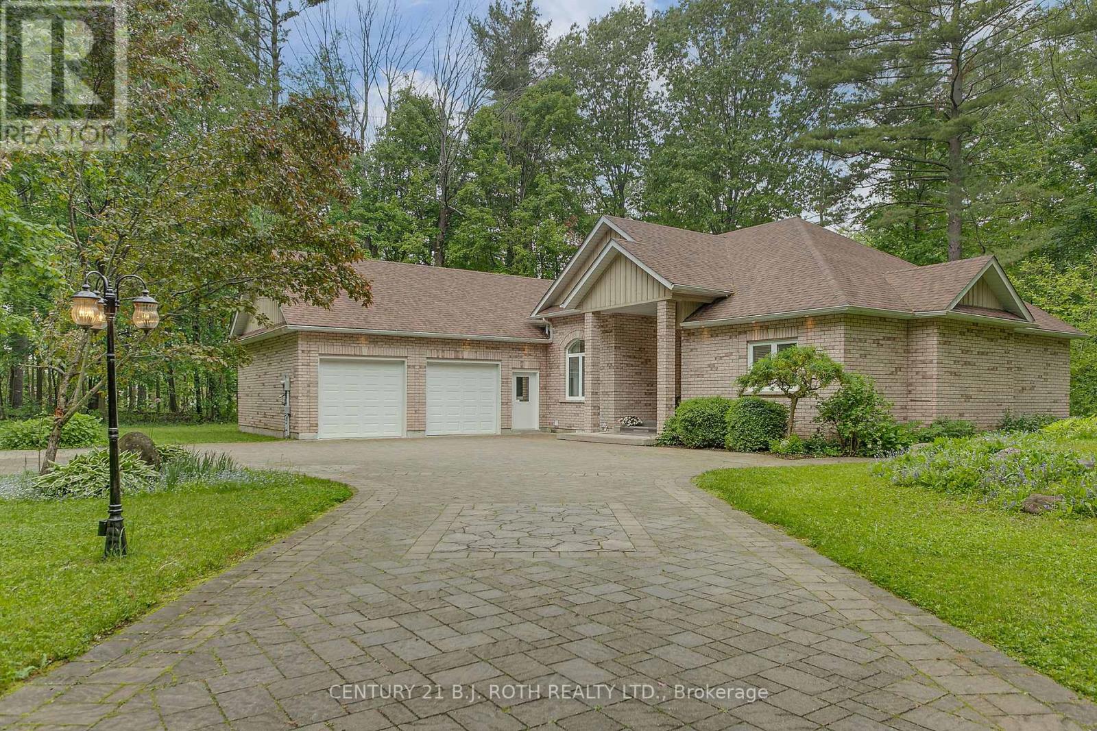 3925 Algoma Avenue, Innisfil, Ontario  L9S 2M4 - Photo 3 - N12406633