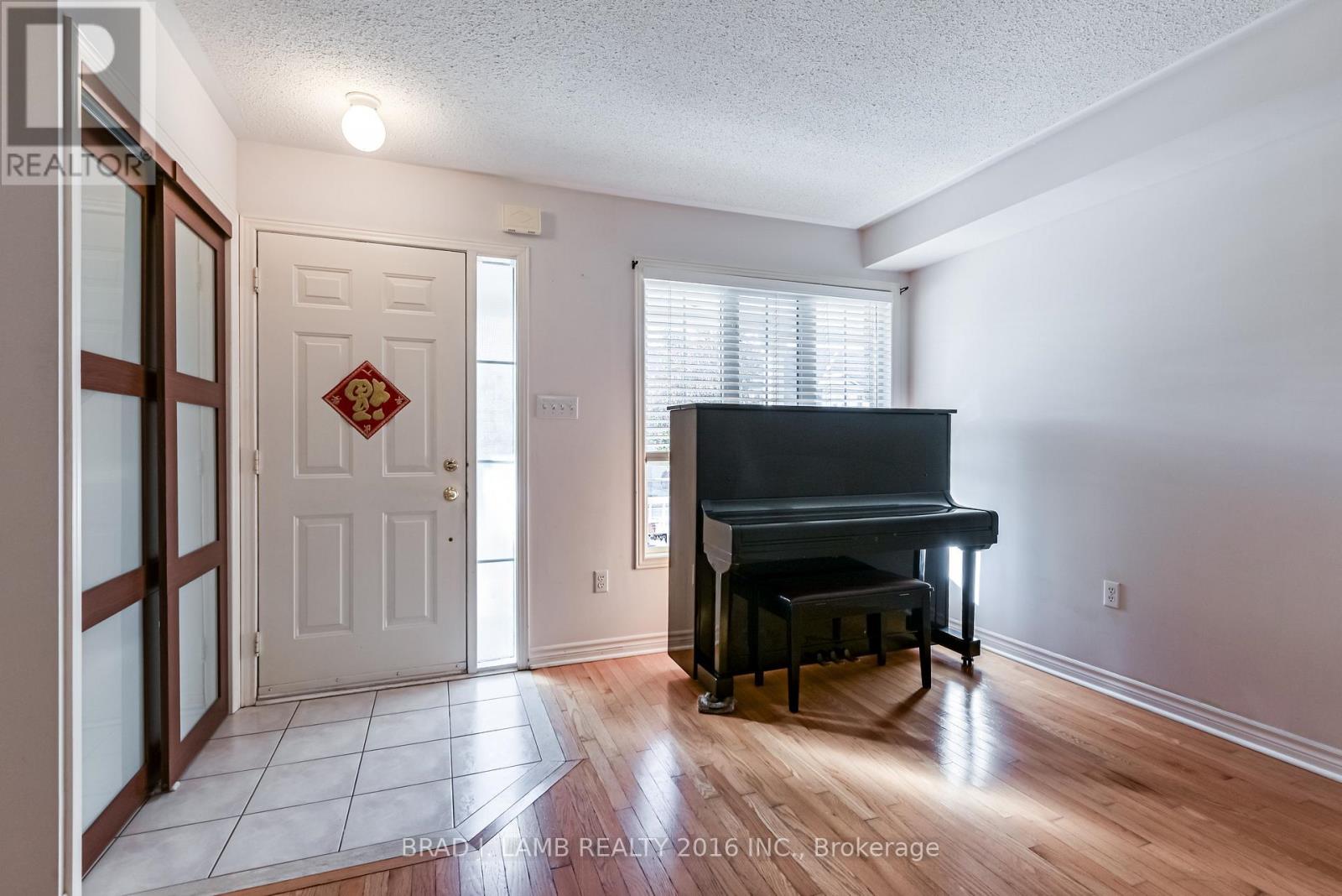 45 Waterton Crescent, Richmond Hill, Ontario  L4B 4L2 - Photo 7 - N12478416