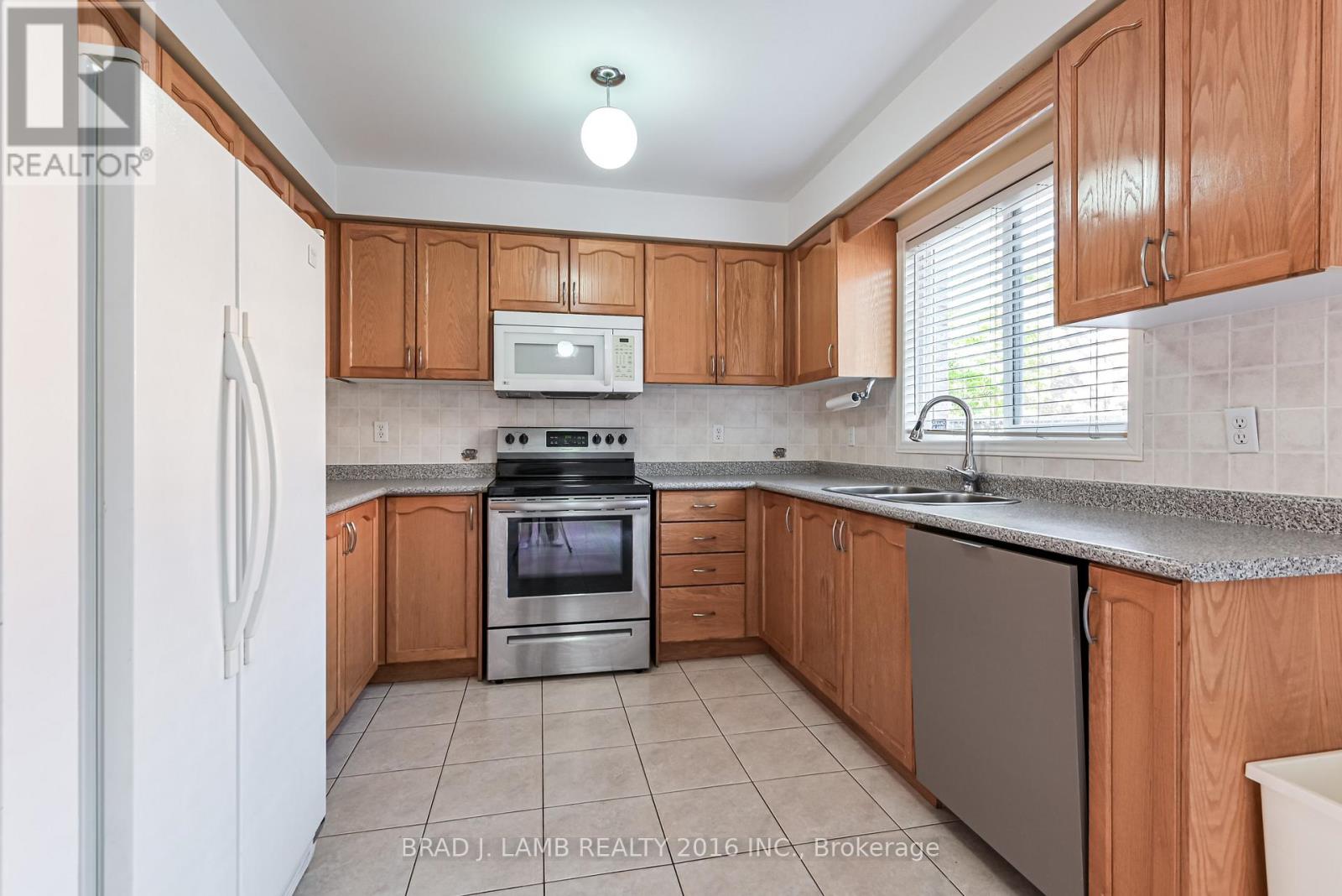 45 Waterton Crescent, Richmond Hill, Ontario  L4B 4L2 - Photo 13 - N12478416