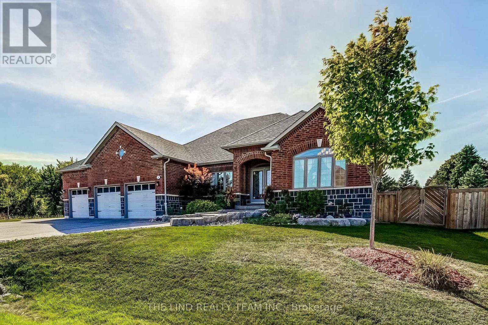 26 Keenan Drive, Adjala-Tosorontio (Loretto), Ontario  L0G 1L0 - Photo 2 - N12485855