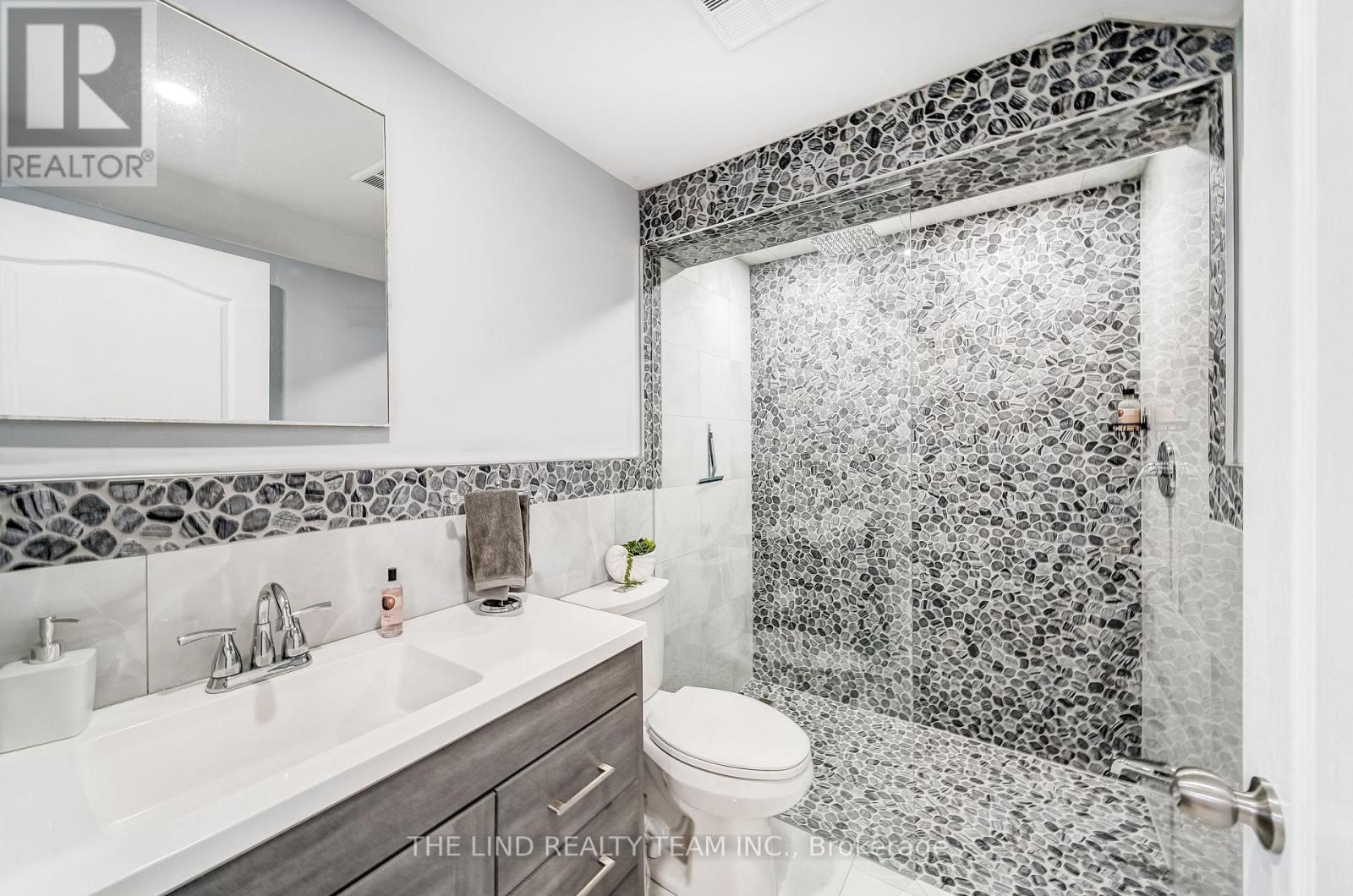 26 Keenan Drive, Adjala-Tosorontio (Loretto), Ontario  L0G 1L0 - Photo 34 - N12485855