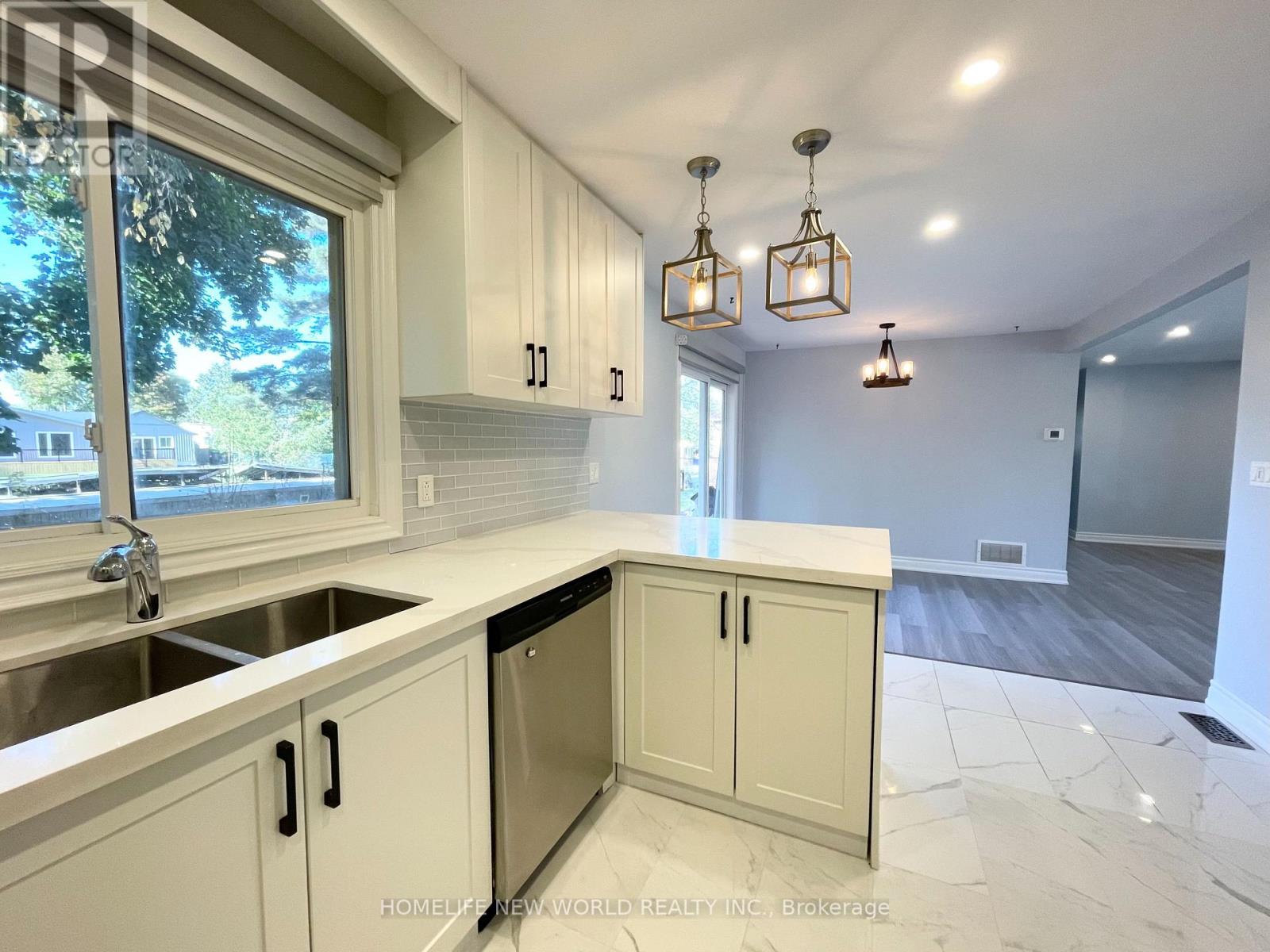 716 Lake Drive S, Georgina, Ontario  L4P 1V1 - Photo 10 - N12485896