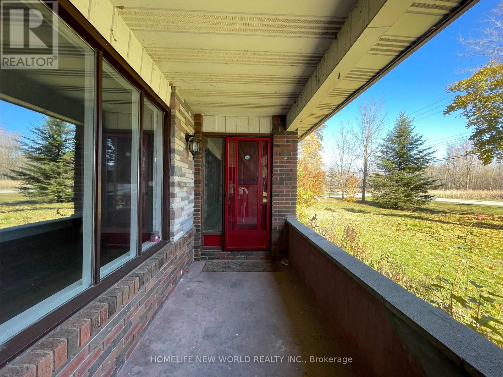 716 Lake Drive S, Georgina, Ontario  L4P 1V1 - Photo 3 - N12485896