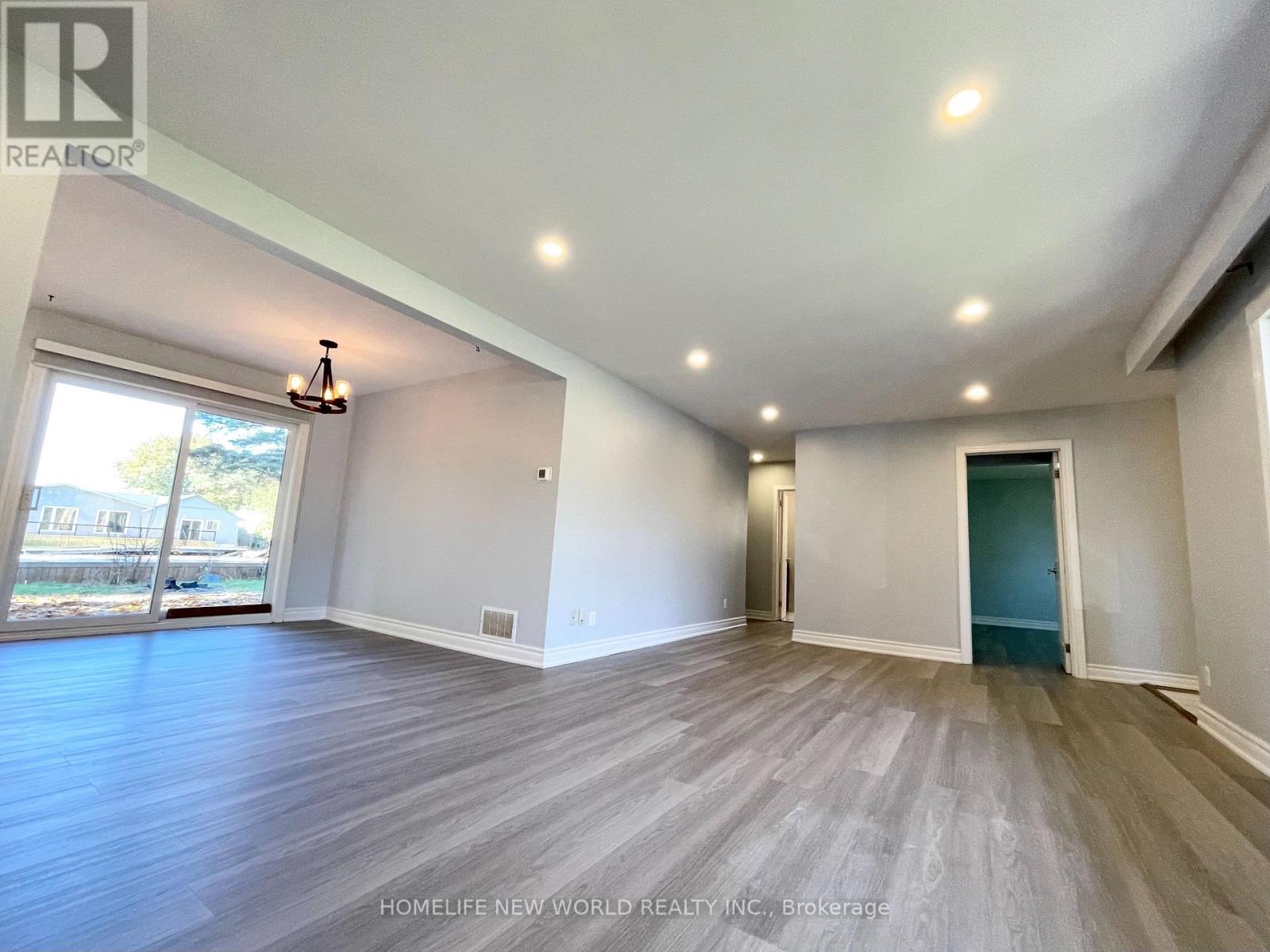 716 Lake Drive S, Georgina, Ontario  L4P 1V1 - Photo 6 - N12485896