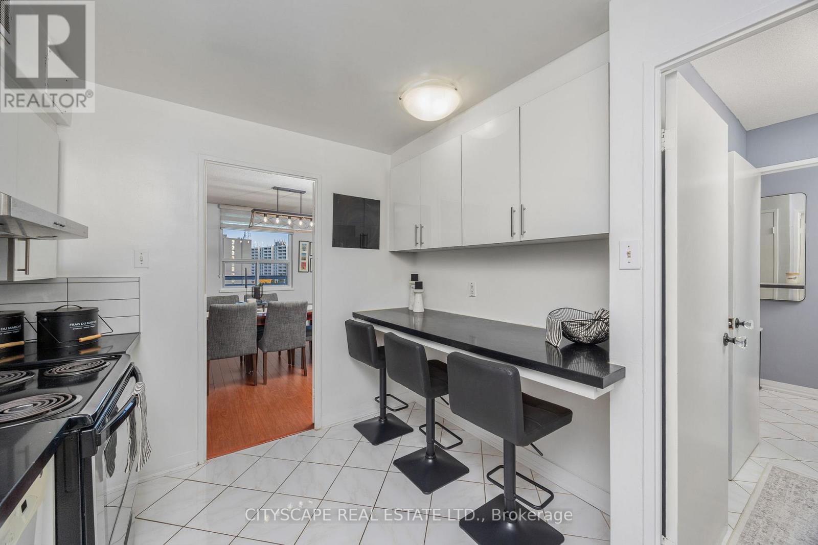 810 - 1 Royal Orchard Boulevard, Markham, Ontario  L3T 3C2 - Photo 10 - N12485963