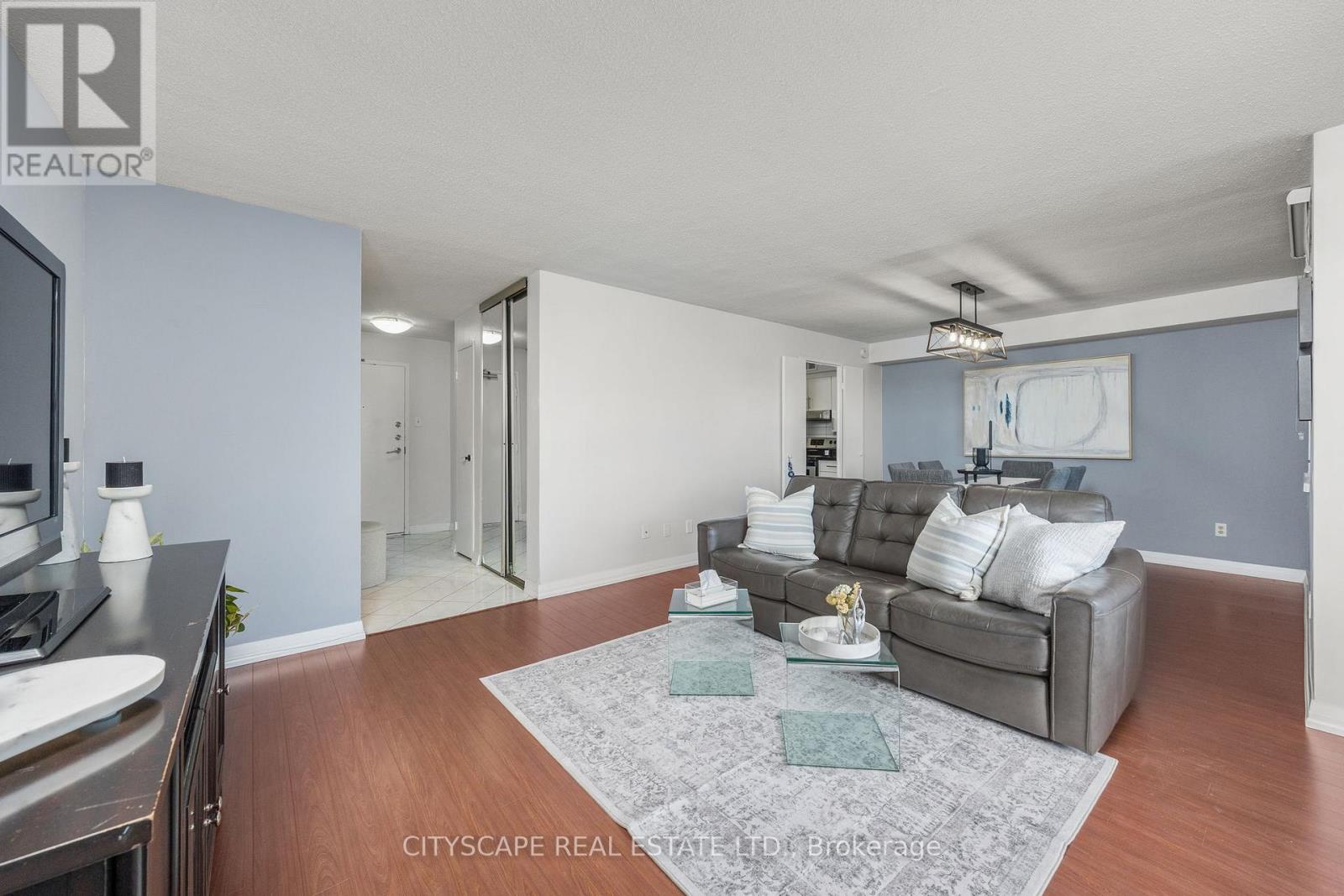 810 - 1 Royal Orchard Boulevard, Markham, Ontario  L3T 3C2 - Photo 5 - N12485963