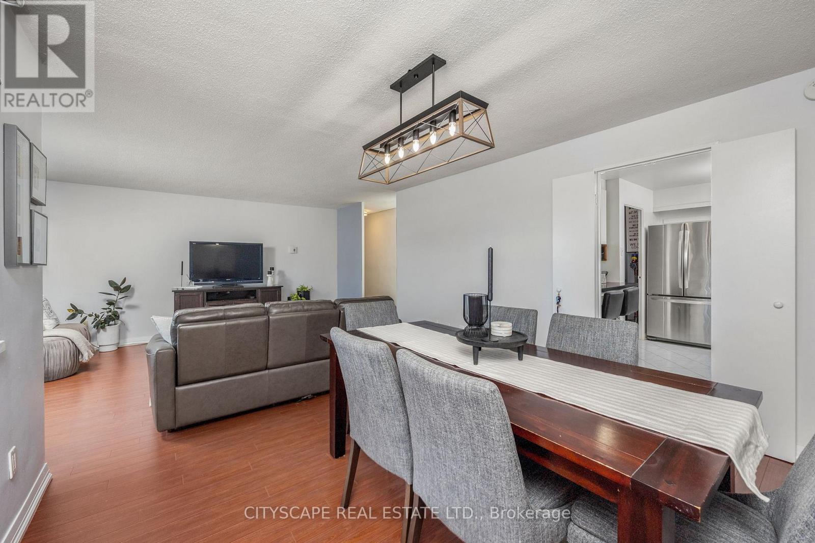 810 - 1 Royal Orchard Boulevard, Markham, Ontario  L3T 3C2 - Photo 6 - N12485963