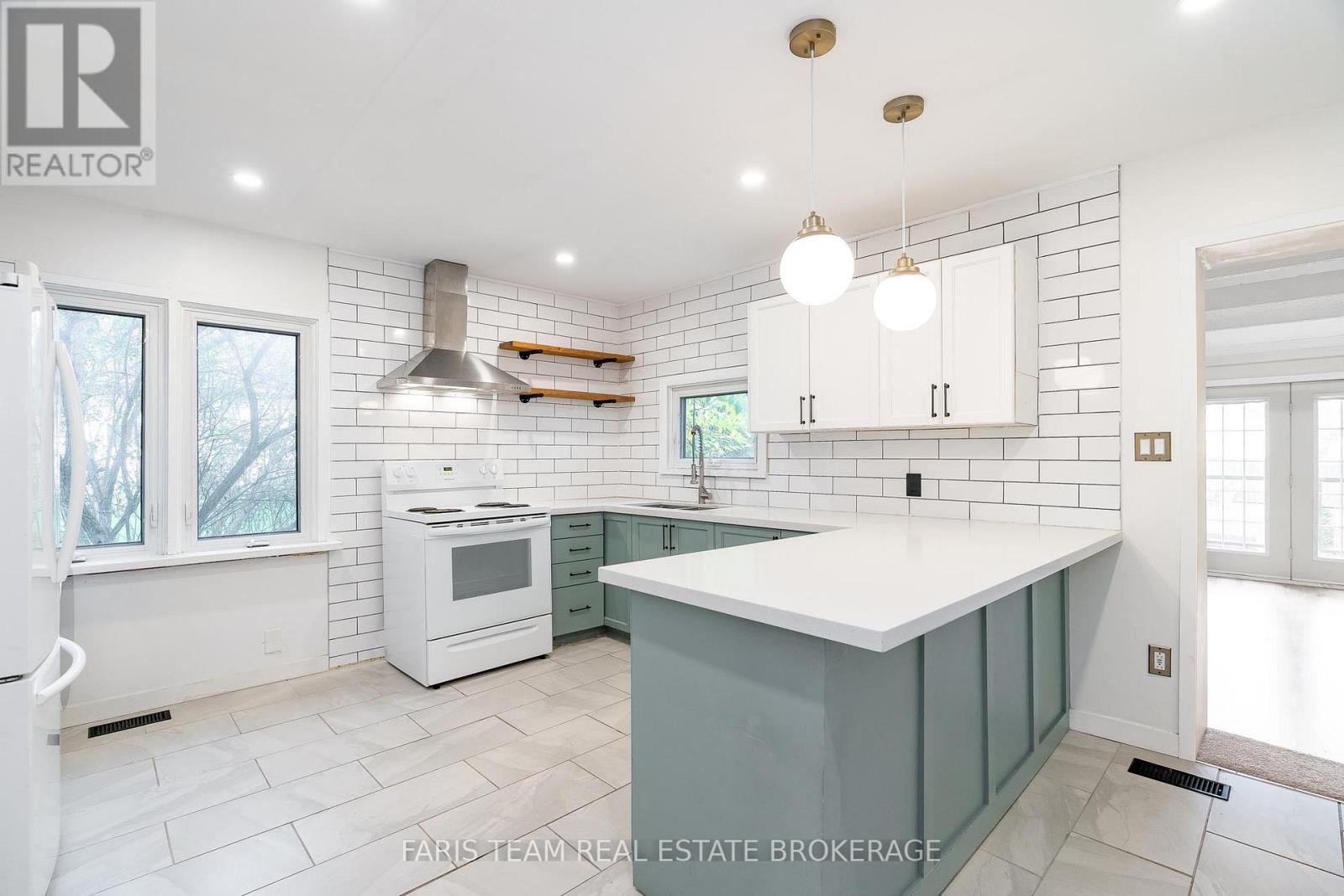 3 John Drive, Innisfil (Cookstown), Ontario  L0L 1L0 - Photo 5 - N12485974