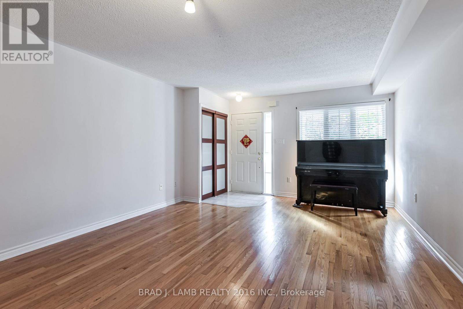 45 Waterton Crescent, Richmond Hill, Ontario  L4B 4L2 - Photo 8 - N12478416