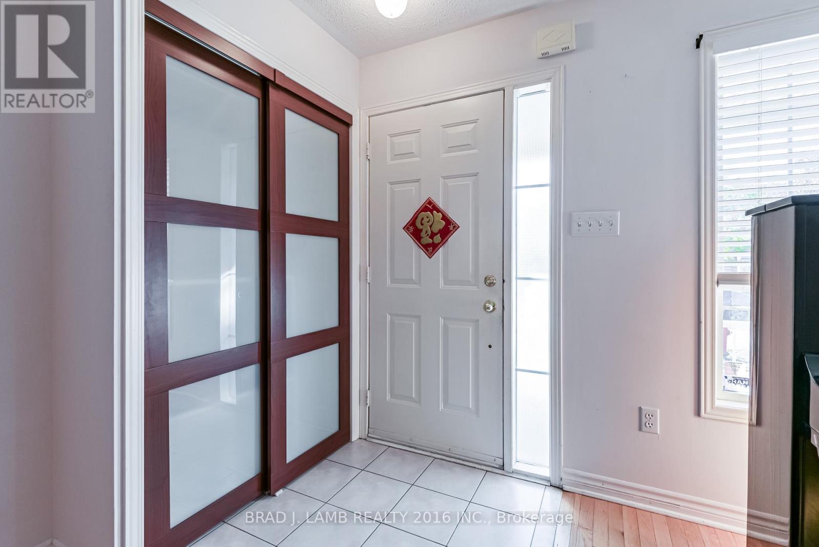 45 Waterton Crescent, Richmond Hill, Ontario  L4B 4L2 - Photo 4 - N12478416