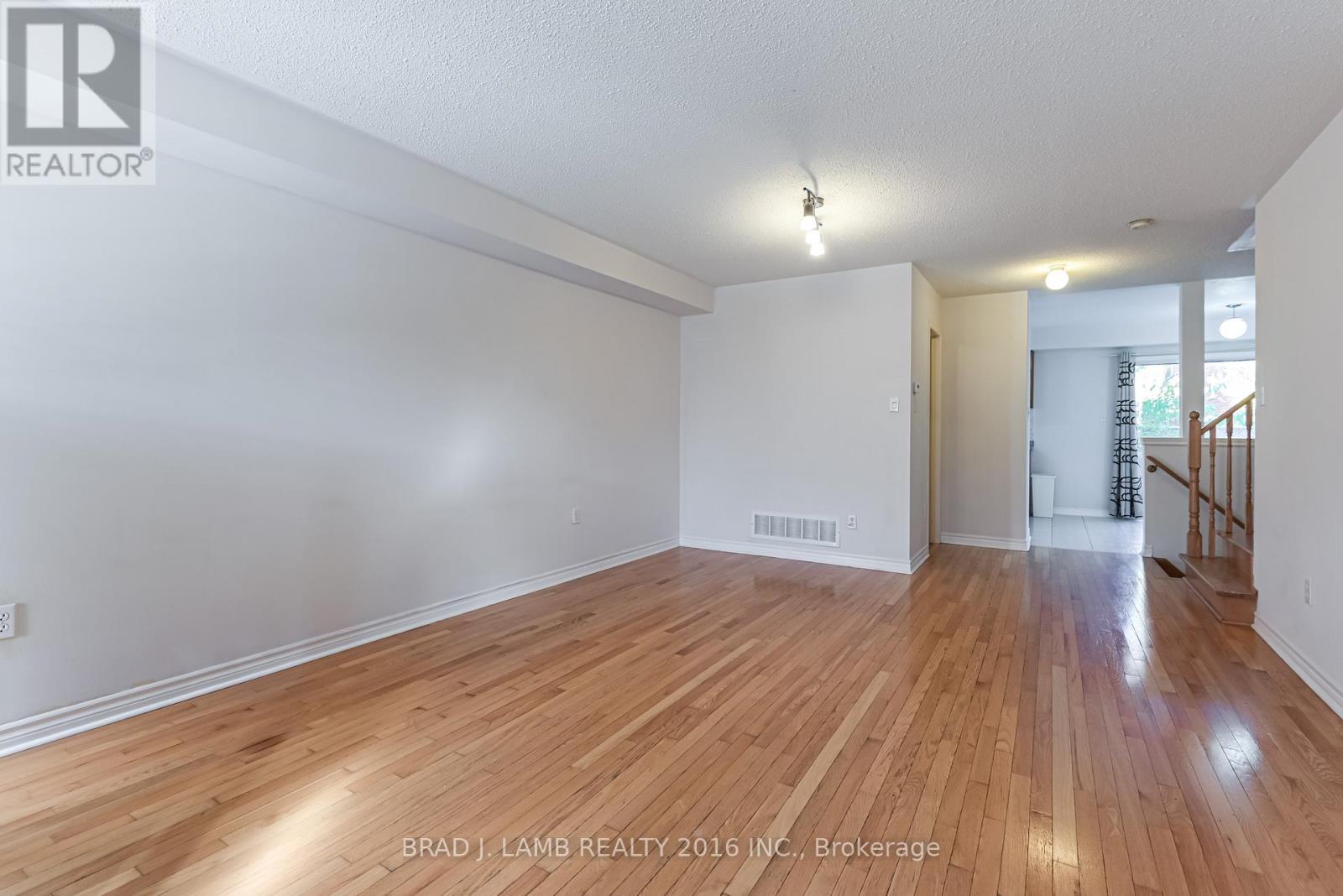 45 Waterton Crescent, Richmond Hill, Ontario  L4B 4L2 - Photo 5 - N12478416