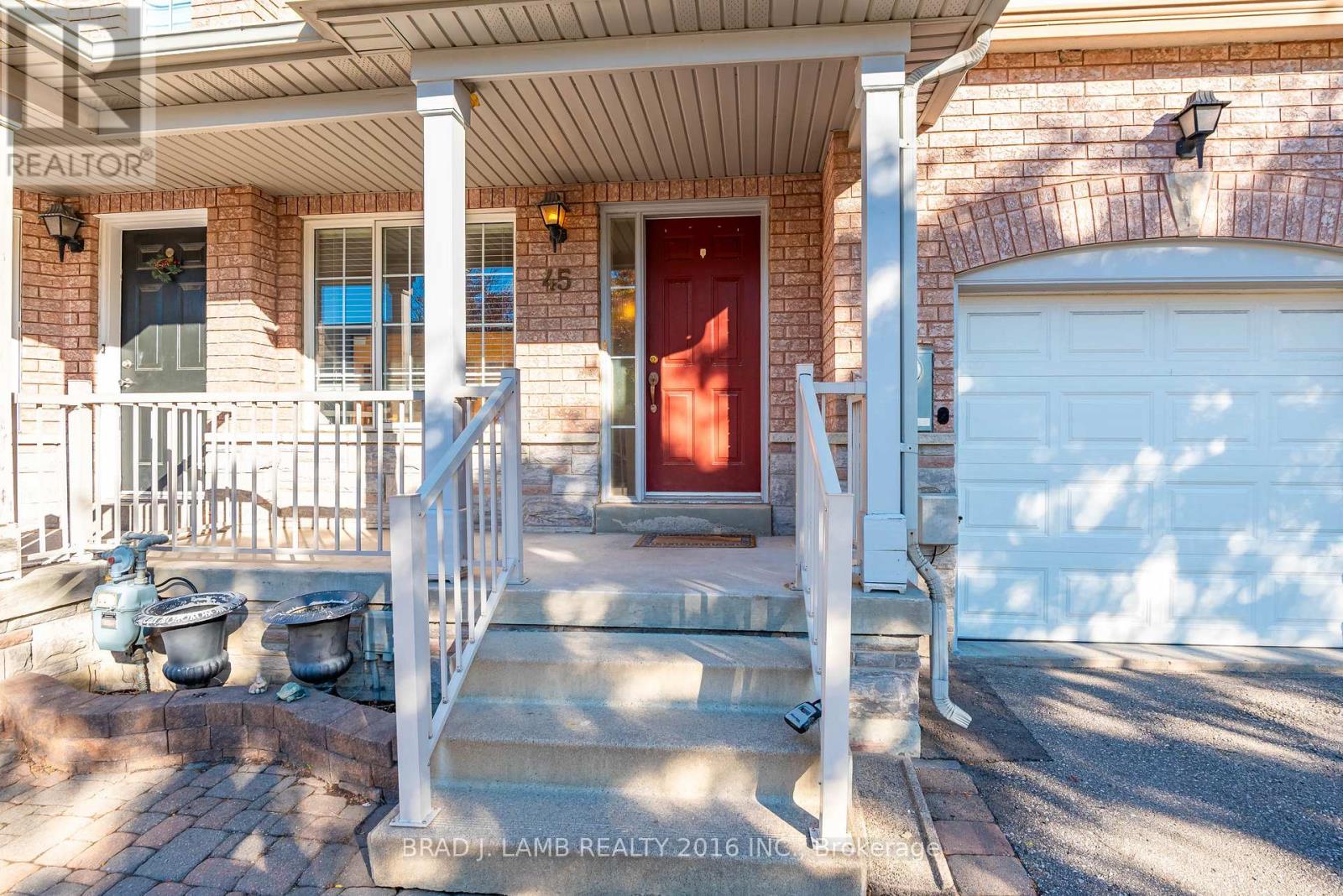 45 Waterton Crescent, Richmond Hill, Ontario  L4B 4L2 - Photo 3 - N12478416