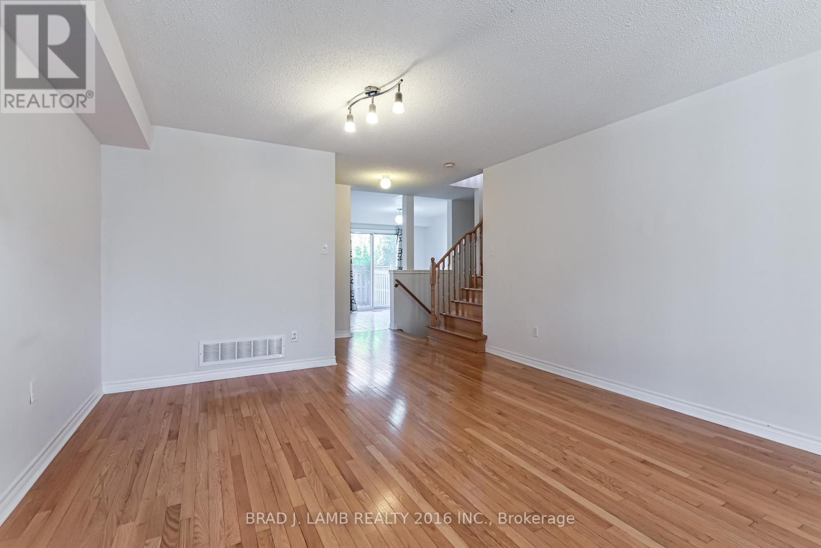 45 Waterton Crescent, Richmond Hill, Ontario  L4B 4L2 - Photo 6 - N12478416