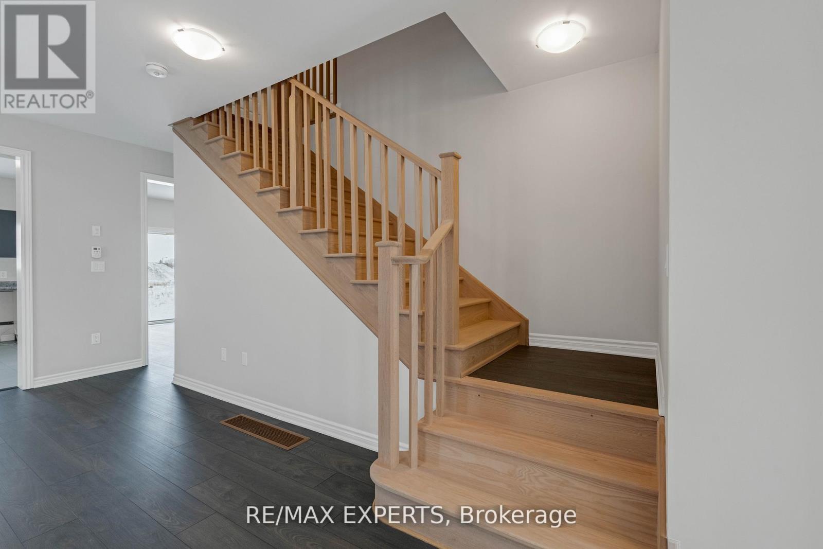 282 Springfield Crescent, Clearview (Stayner), Ontario  L0M 1S0 - Photo 12 - S12485889