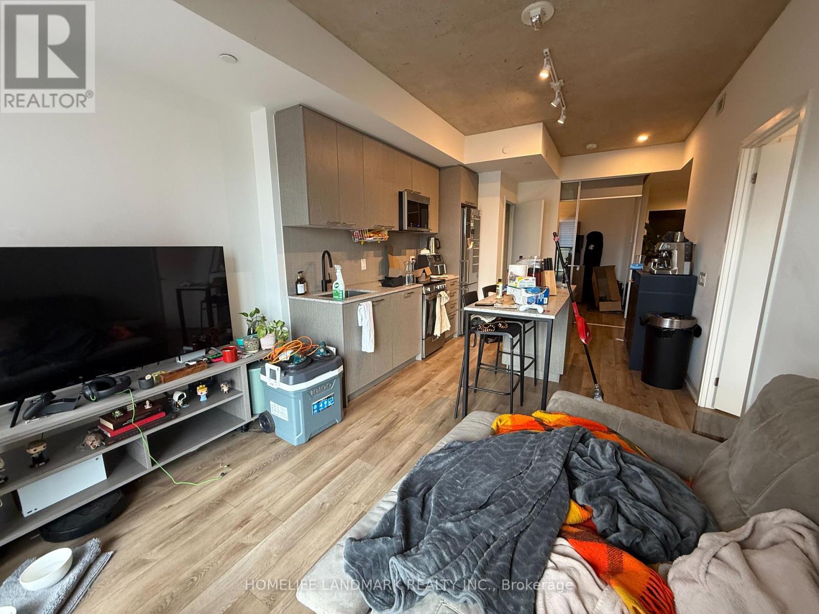 402 - 1808 St Clair Avenue W, Toronto, Ontario  M6N 0C1 - Photo 7 - W12472084