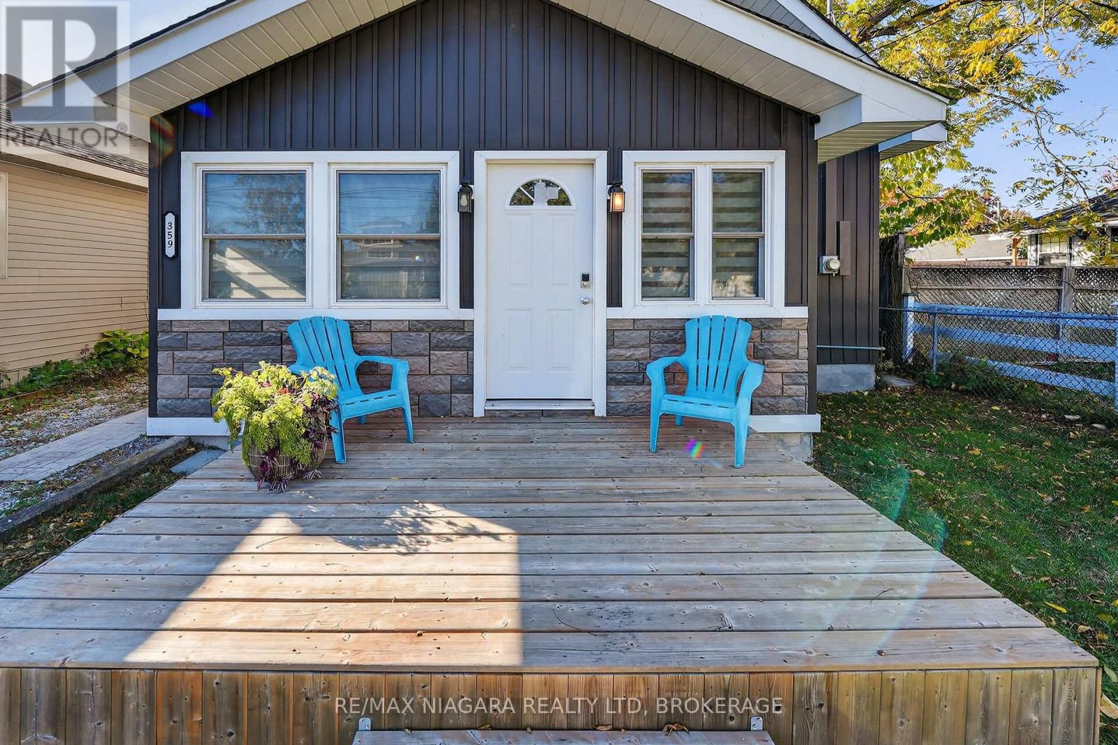 359 Oxford Avenue, Fort Erie, Ontario  L0S 1B0 - Photo 1 - X12486005