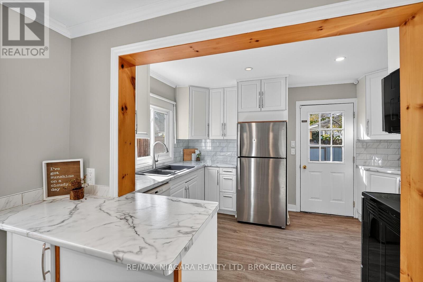 359 Oxford Avenue, Fort Erie, Ontario  L0S 1B0 - Photo 14 - X12486005