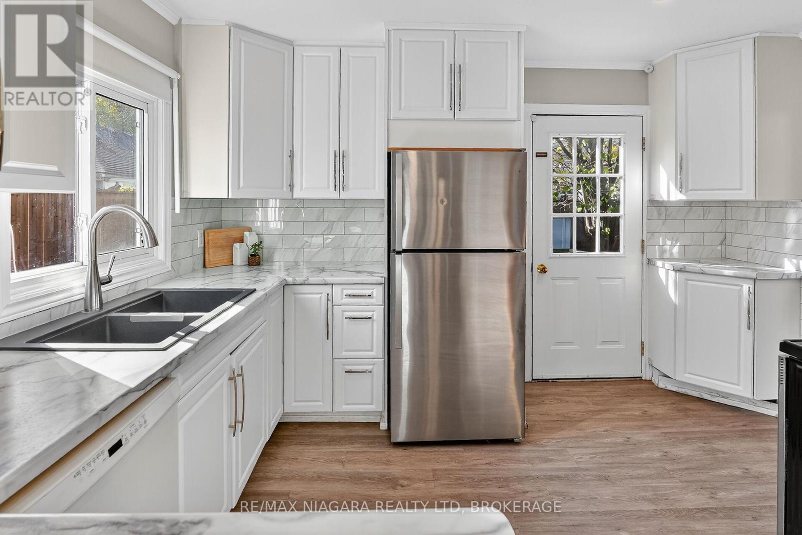 359 Oxford Avenue, Fort Erie, Ontario  L0S 1B0 - Photo 15 - X12486005