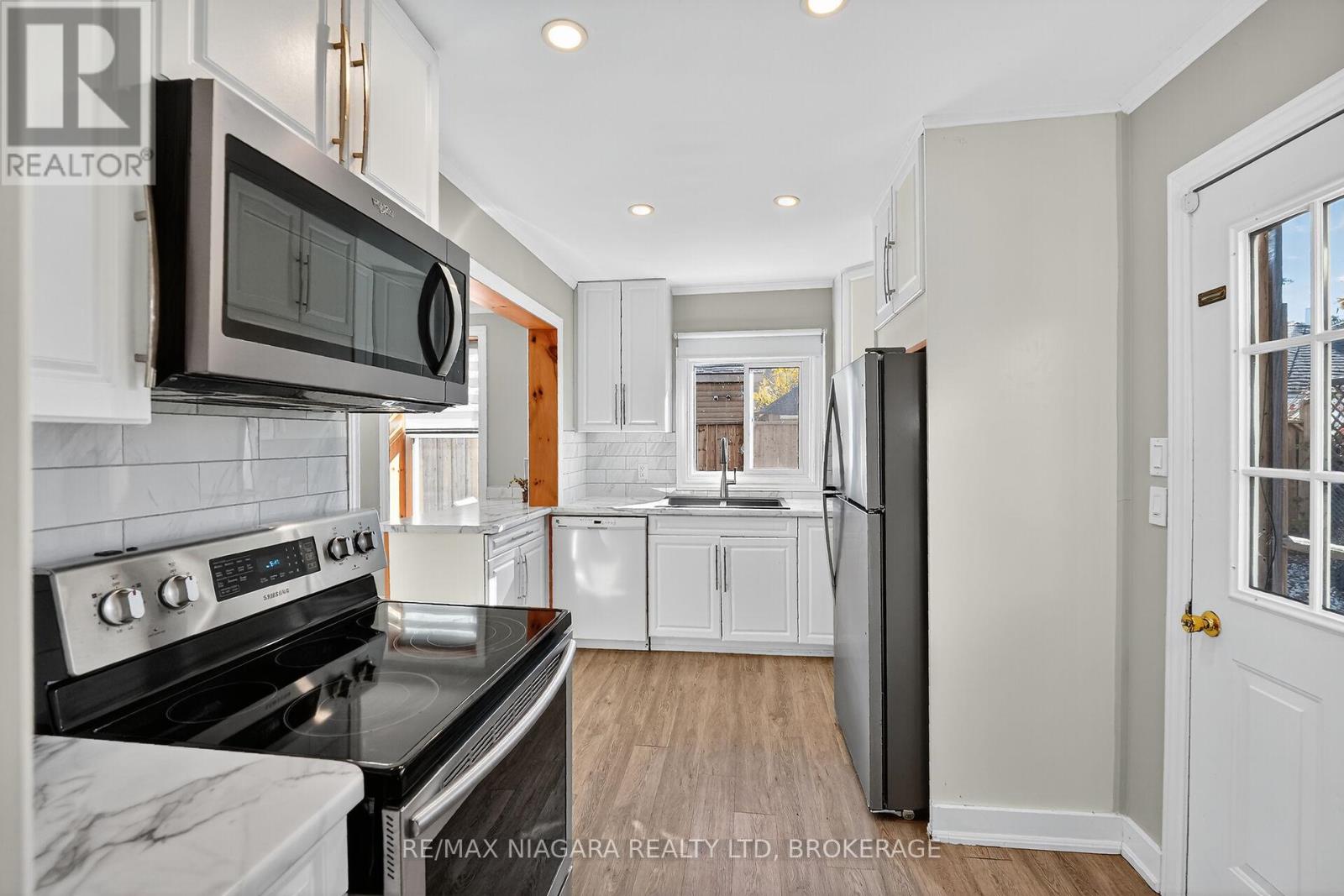 359 Oxford Avenue, Fort Erie, Ontario  L0S 1B0 - Photo 18 - X12486005