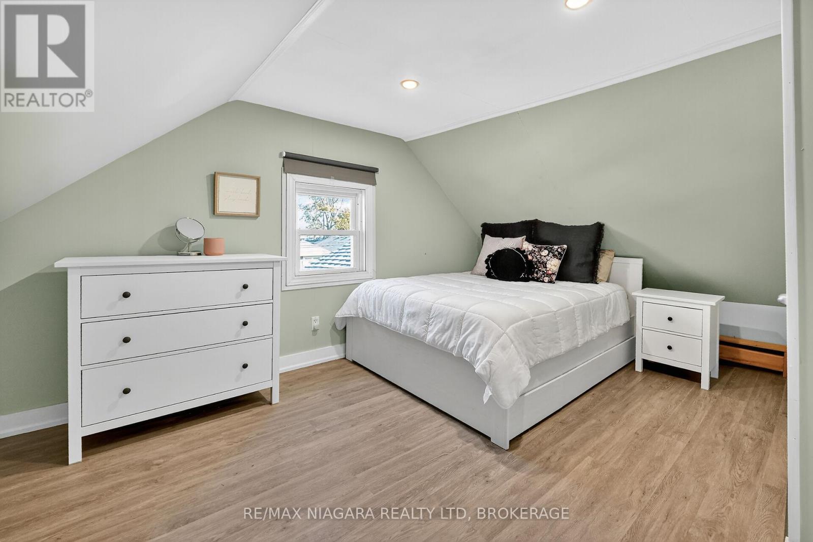 359 Oxford Avenue, Fort Erie, Ontario  L0S 1B0 - Photo 23 - X12486005