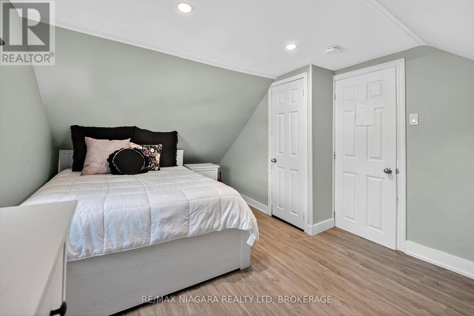 359 Oxford Avenue, Fort Erie, Ontario  L0S 1B0 - Photo 24 - X12486005